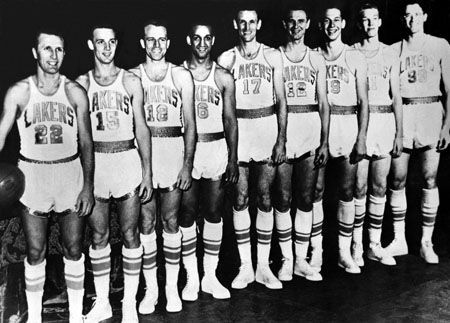 NBA編年史(1951-52):改規則限麥肯 湖人仍奪冠