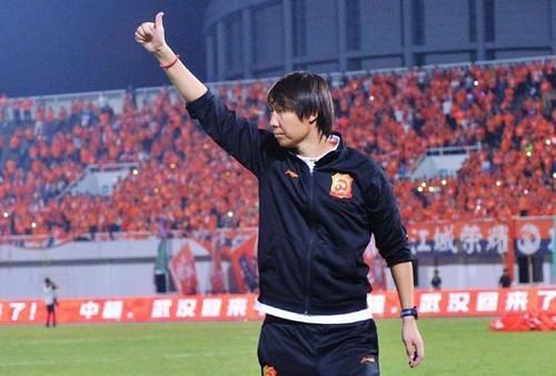 國足主帥李鐵亮相說了什么？李鐵召開就職見面