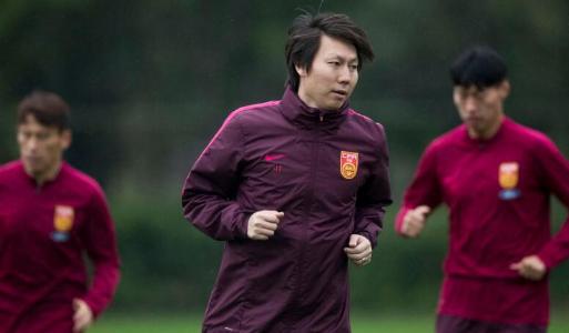 國足主帥李鐵亮相說了什么？李鐵召開就職見面