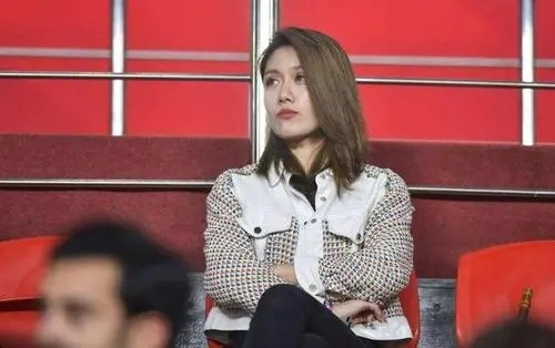 武磊妻子仲佳蓓顏值超高
