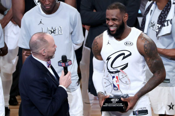 詹姆斯奪得MVP